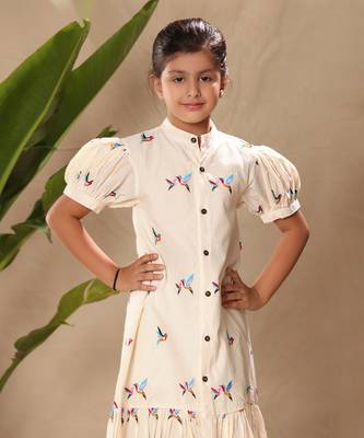 Off embroidered white midi dress with puff sleeves 3