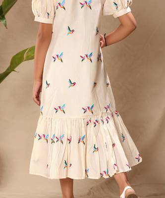 Off embroidered white midi dress with puff sleeves 5