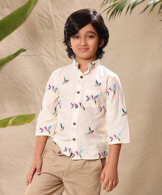 Off  white embroidered mandarin collar shirt with beige trousers 4