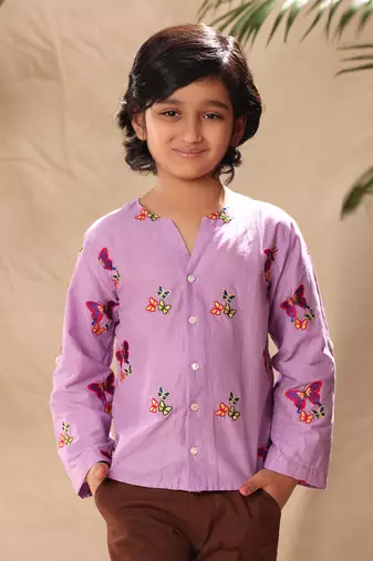 Lavender embroidered no collar shirt with brown trousers