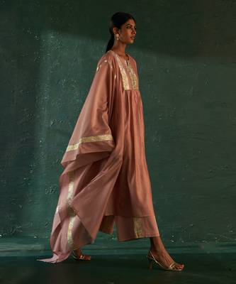 Rose pink gathered chanderi kurta set with gota work 3