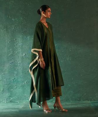 Deep green chanderi kurta set with striped panels 2