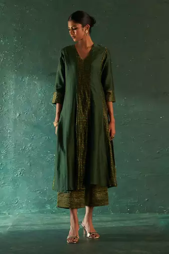 Deep green chanderi kurta set with striped panels