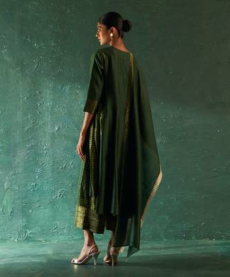 Deep green chanderi kurta set with striped panels 5