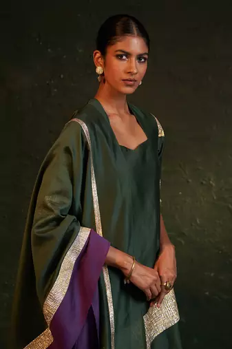 Deep green chanderi kurta set with panelled gota work