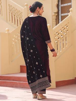 Yufta purple velvet kurta dupatta set with embroidery detailing and cotton cotton lining 3