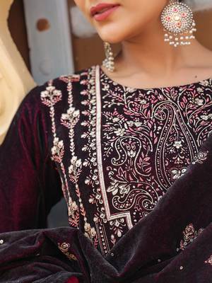 Yufta purple velvet kurta dupatta set with embroidery detailing and cotton cotton lining 4
