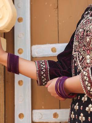 Yufta purple velvet kurta dupatta set with embroidery detailing and cotton cotton lining 5