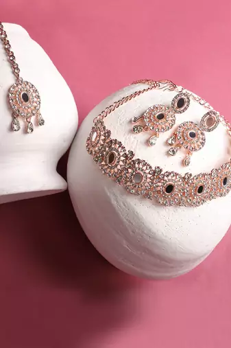 Rose Gold Plated Mirror Work Oval Shaped Choker Necklave With Earring Maangtika