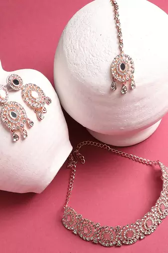 Rose Gold Plated Mirror Work Oval Shaped Choker Necklave With Earring Maangtika