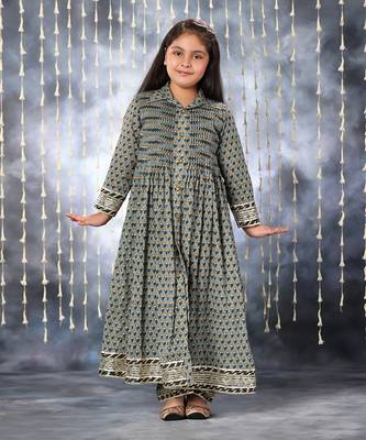 Grey jaipuri floral printed pintucks long kurta with pants 1