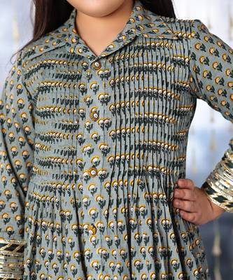 Grey jaipuri floral printed pintucks long kurta with pants 4
