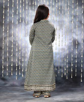 Grey jaipuri floral printed pintucks long kurta with pants 5
