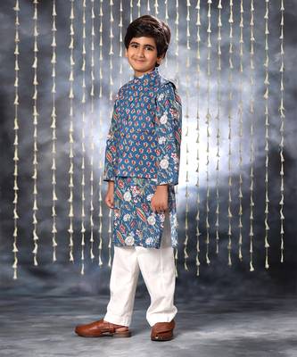 Blue  jaipuri floral printed kurta set with blue buti jacket 3