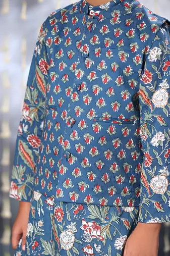 Blue  jaipuri floral printed kurta set with blue buti jacket