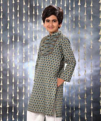 Grey pintucks neck panel kurta set 3