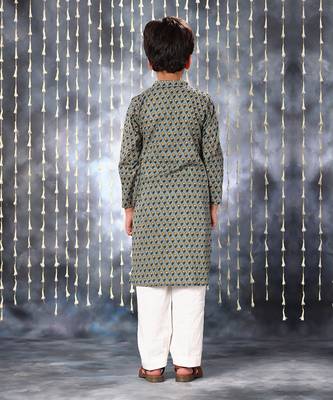 Grey pintucks neck panel kurta set 4