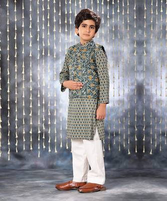 Grey pintucks neck panel kurta set with jacket 1