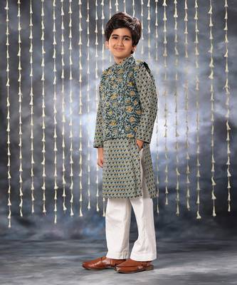 Grey pintucks neck panel kurta set with jacket 2