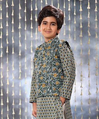 Grey pintucks neck panel kurta set with jacket 3