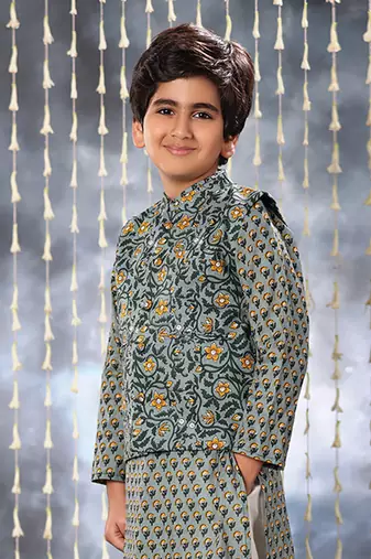Grey pintucks neck panel kurta set with jacket