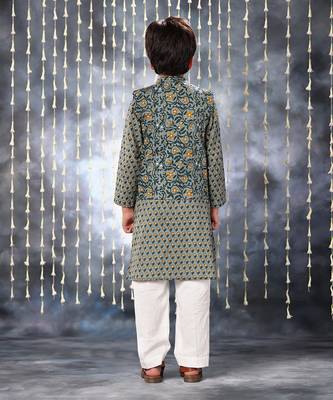 Grey pintucks neck panel kurta set with jacket 4