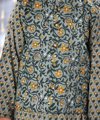Grey pintucks neck panel kurta set with jacket 5