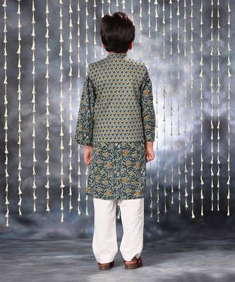 Grey jaipuri floral printed single colour collared kurta set with jacket 5
