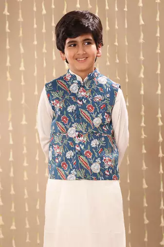 White kurta set with blue jaipuri buti printed jacket