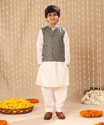 White kurta set with grey jaipuri buti printed jacket 1