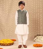White kurta set with grey jaipuri buti printed jacket