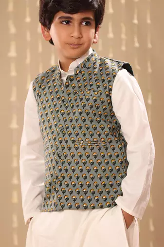 White kurta set with grey jaipuri buti printed jacket