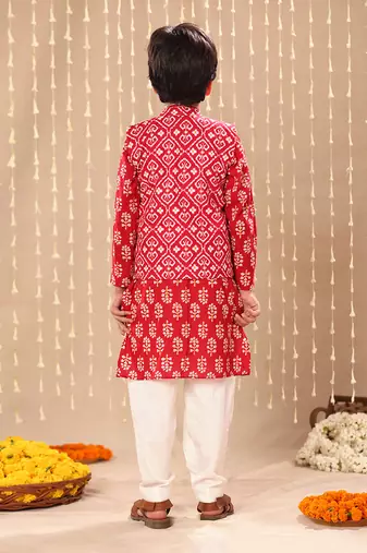 Red jaipuri floral printed kurta set with red ikat print jacket