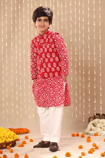 Red jaipuri ikat printed kurta set with red floral print jacket