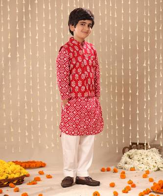 Red jaipuri ikat printed kurta set with red floral print jacket 4