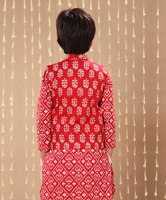 Red jaipuri ikat printed kurta set with red floral print jacket 5