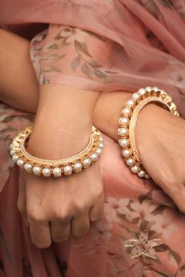Set Of 2 Gold-Plated Pearl-Studded Bangles 1