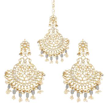 Traditional Big Kundan & Pearl Chandbali Earrings with Maang Tikka Set 1