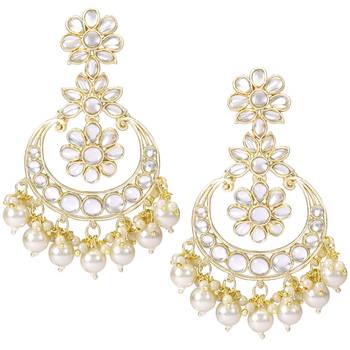Traditional Handcrafted Kundan Adorned With Pearls Earrings With Maang Tikka Set 2