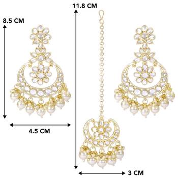 Traditional Handcrafted Kundan Adorned With Pearls Earrings With Maang Tikka Set 4
