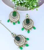 Traditional Pearl Hanging Kundan Stone Studed Chandbali Earring With Maang Tikka