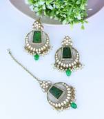 Traditional Pearl Hanging Kundan Stone Studed Chandbali Earring With Maang Tikka