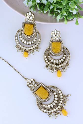 I Jewels Traditional Pearl Hanging Kundan Stone Studed Chandbali Earring With Maang Tikka