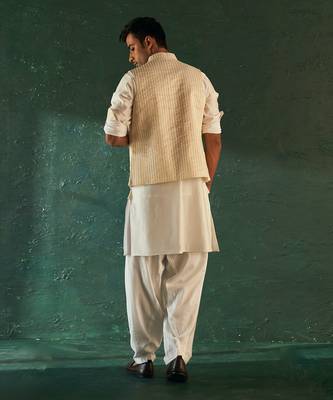 White striped bundi and kurta set 5