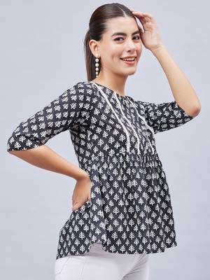 Winred women black and white printed yoke lace top 4