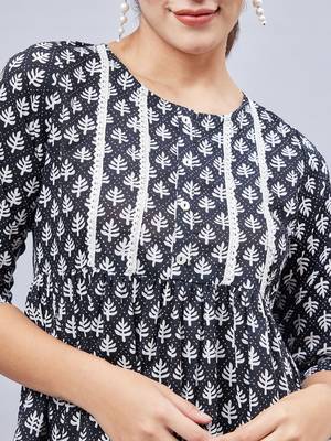Winred women black and white printed yoke lace top 5