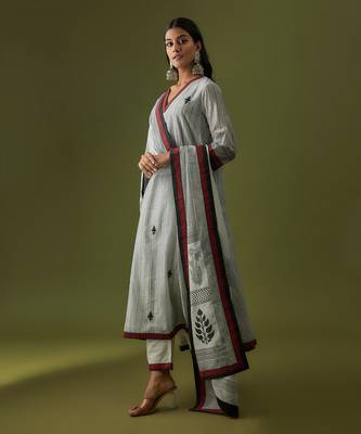 All over hand embroidered kurta pant set 4