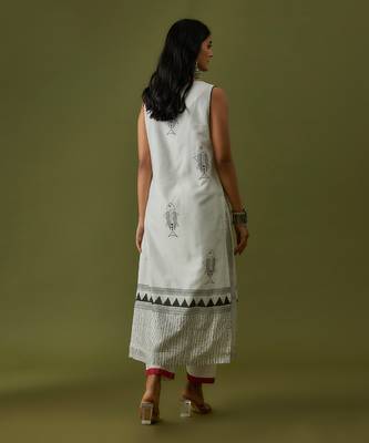 Ivory block print and embroidered kurta set 2
