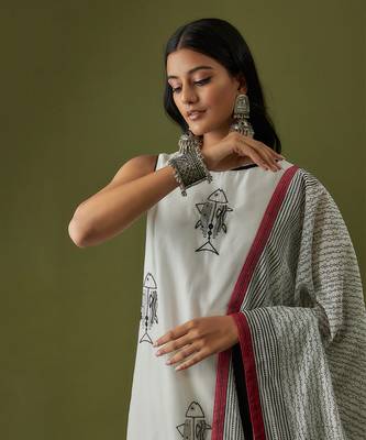 Ivory block print and embroidered kurta set 5