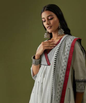 Ivory block printed and embroidered kurta set 4